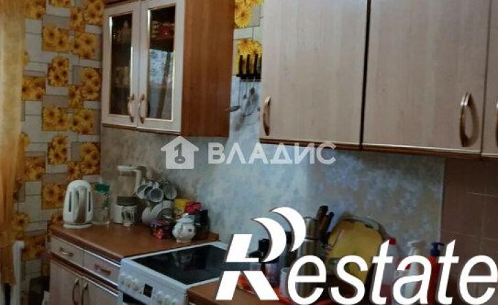 3-комн квартира улица 50 лет Октября, 3,  д. 3